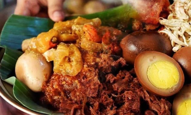 Menikmati Kuliner khas Yang Legendaris di kota Gudeg